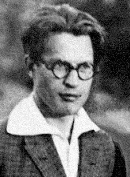Сергей Задонин. Ведущий актер, один из основателей нашего театра. Официально признан пропавшим без вести в сентябре 1941 года.
